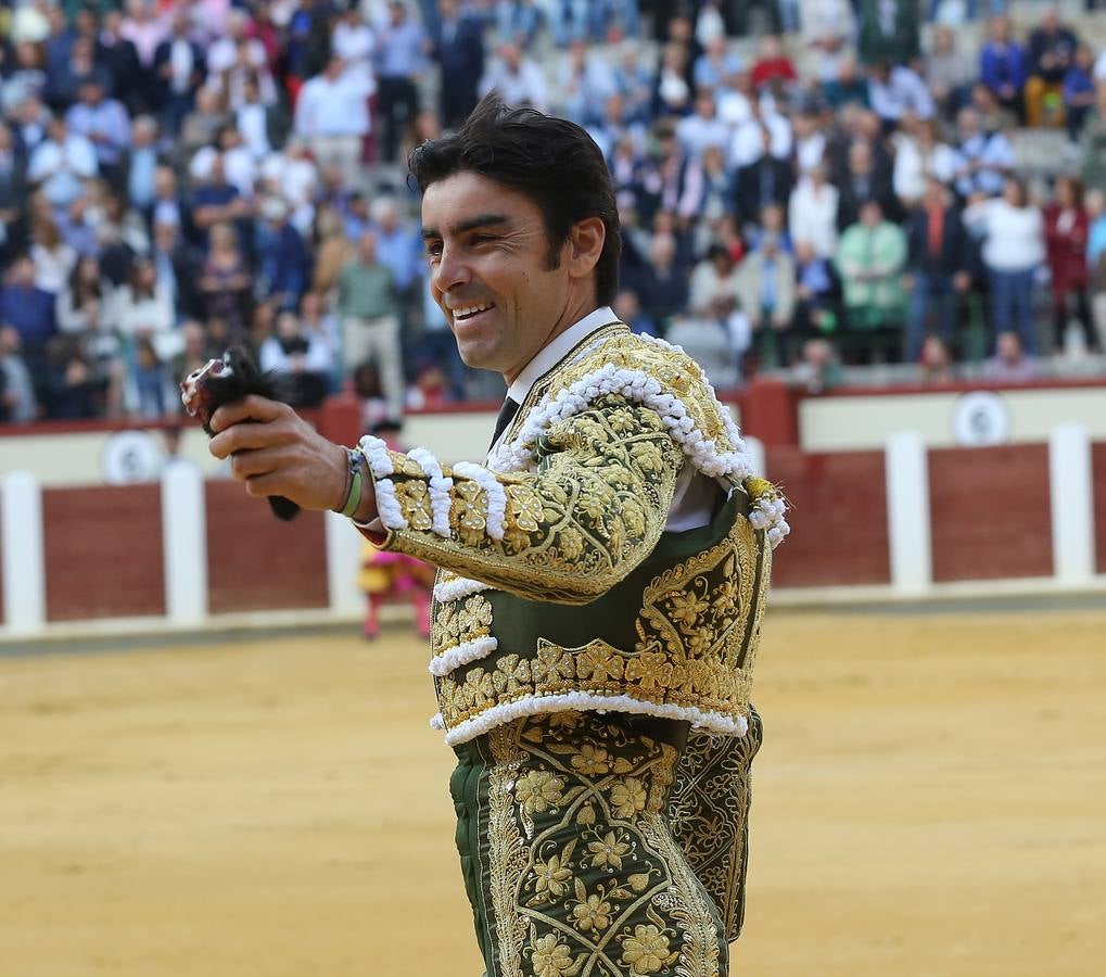 Fotos: El Fandi, Perera y De Justo en la cuarta corrida de la Feria de la Virgen de San Lorenzo de Valladolid