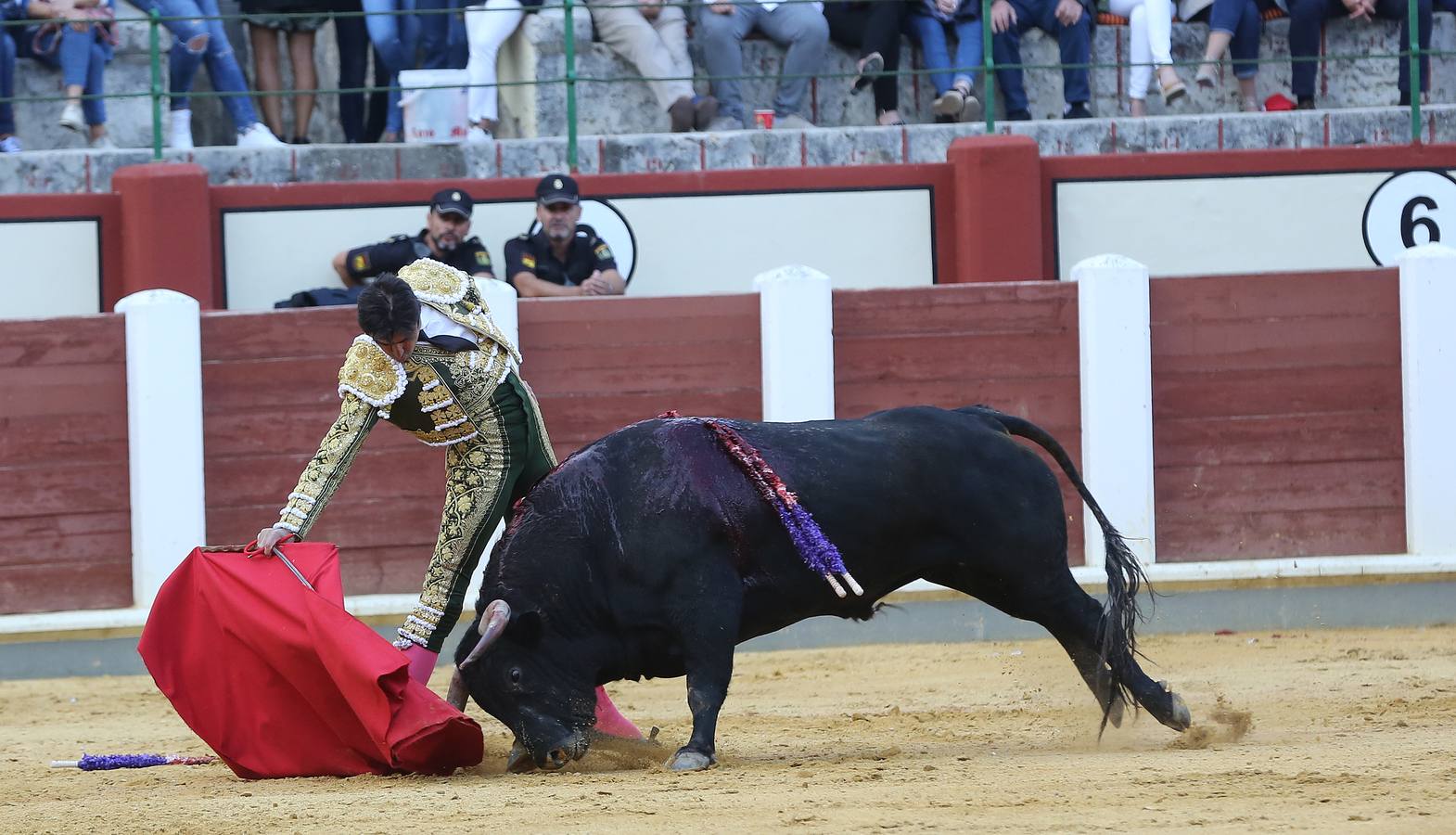 Fotos: El Fandi, Perera y De Justo en la cuarta corrida de la Feria de la Virgen de San Lorenzo de Valladolid