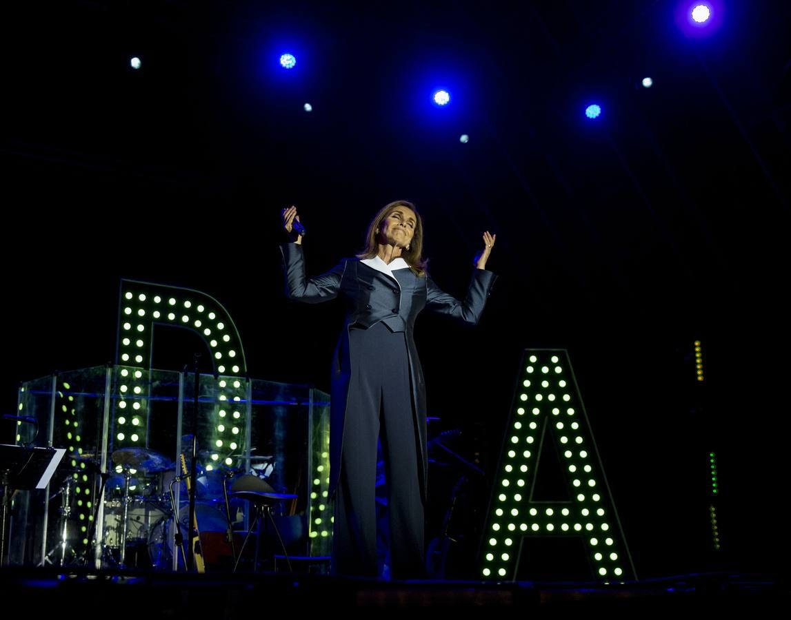 Fotos: Concierto de Ana Belén en la Plaza Mayor de Valladolid