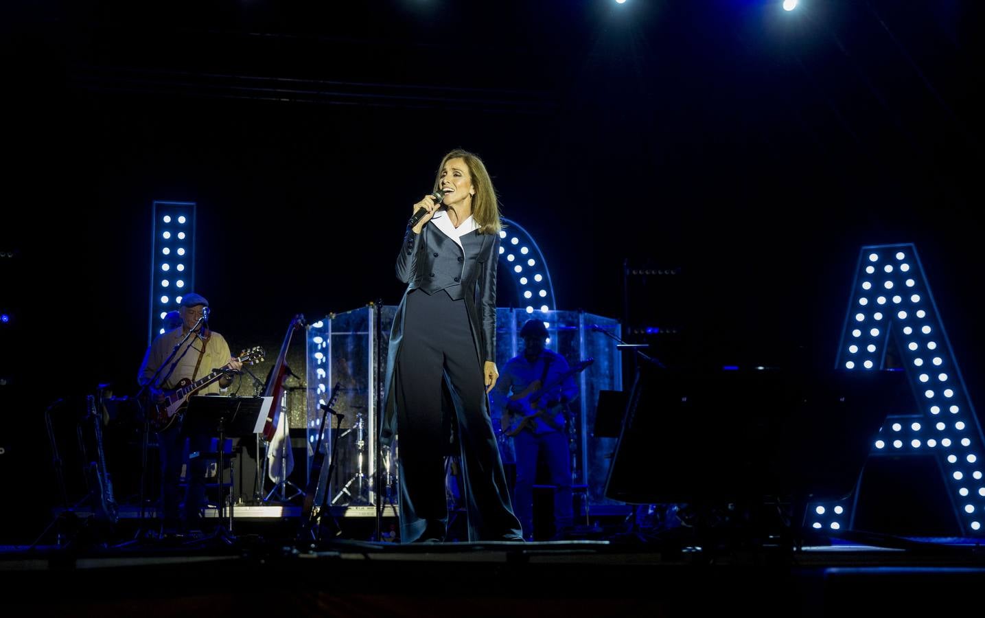 Fotos: Concierto de Ana Belén en la Plaza Mayor de Valladolid