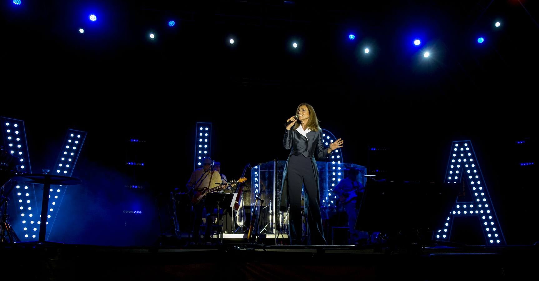 Fotos: Concierto de Ana Belén en la Plaza Mayor de Valladolid