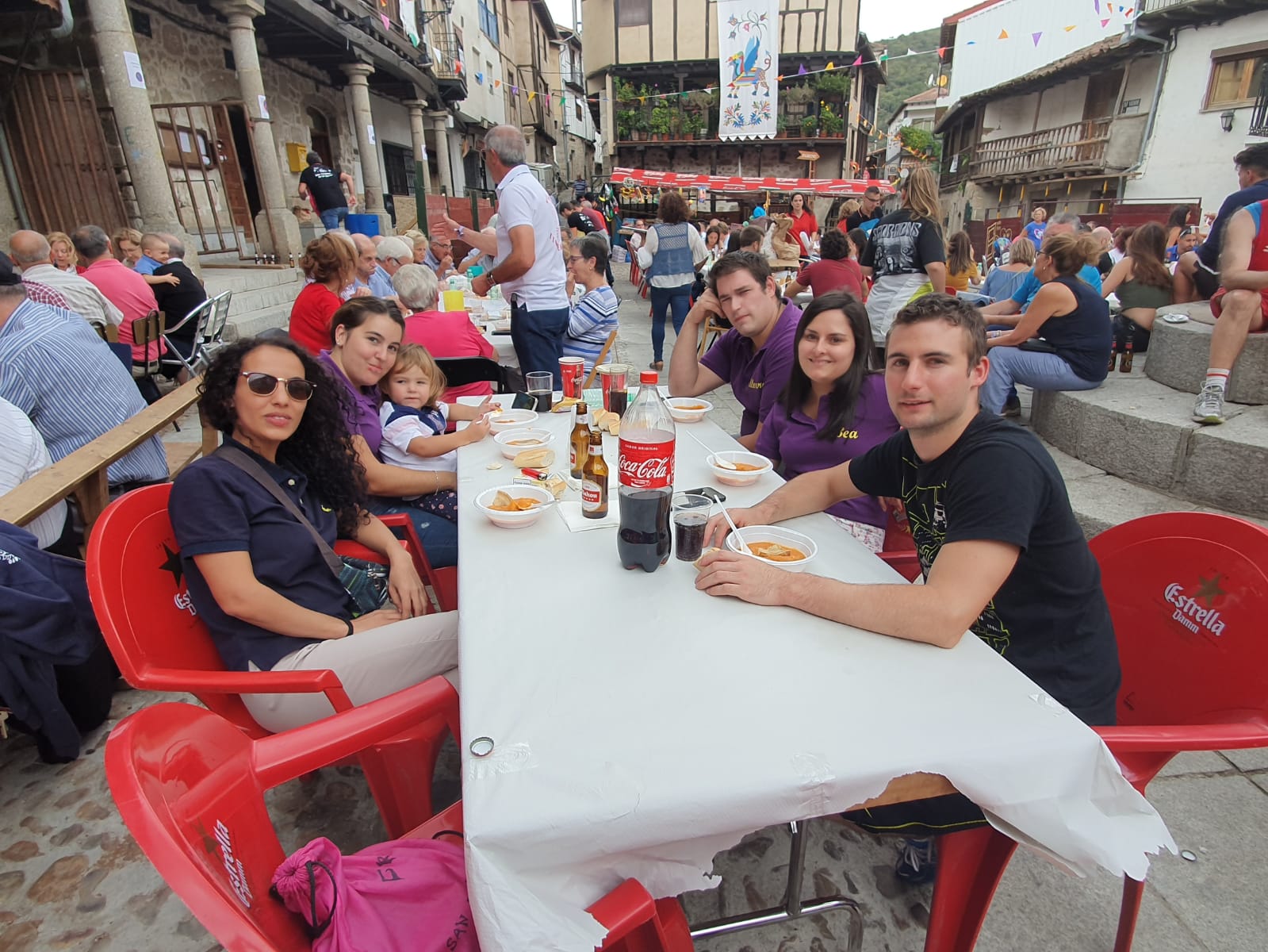 Fotos: Comida solidaria en San Esteban de la Sierra