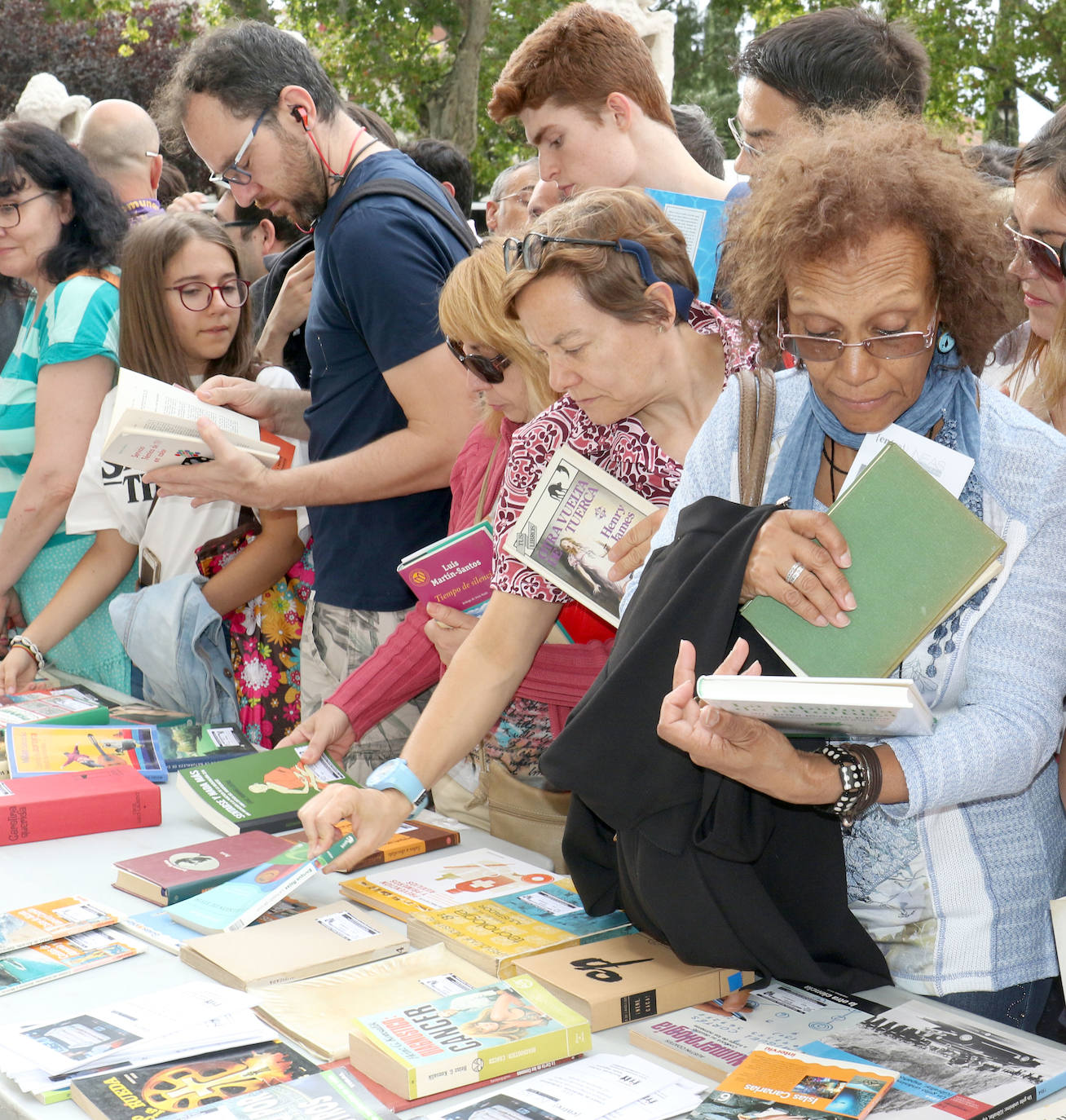 Fotos: Intercambio de libros pasado por agua