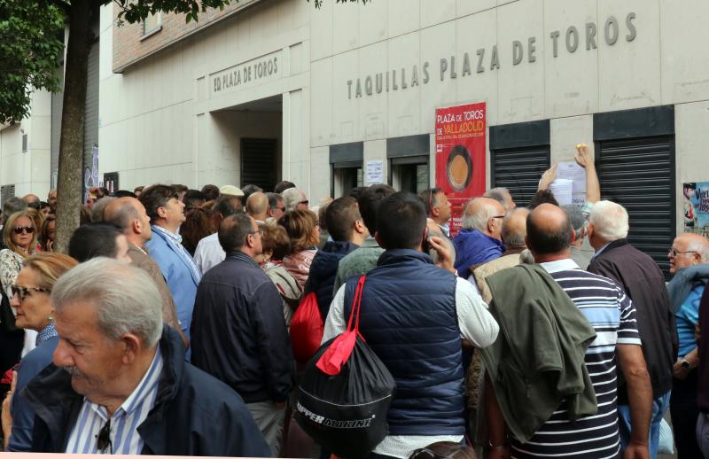 La corrida de rejones de este domingo en Valladolid no se va a aplazar, sino que queda cancelada de manera definitiva. Se podrá reclamar el dinero de la entrada hoy hasta las 21:00 horas, además de mañana lunes desde las 10:00 hasta las 14:00 horas y, por la tarde, de 18:00 a 21:00 horas.