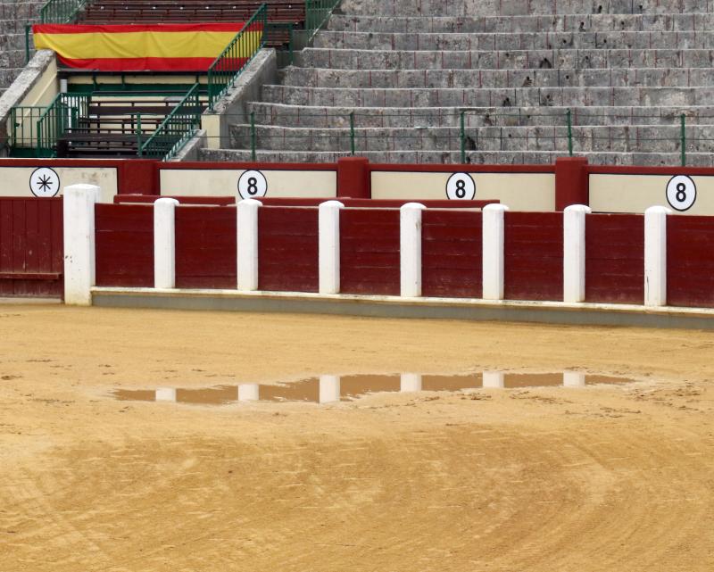 La corrida de rejones de este domingo en Valladolid no se va a aplazar, sino que queda cancelada de manera definitiva. Se podrá reclamar el dinero de la entrada hoy hasta las 21:00 horas, además de mañana lunes desde las 10:00 hasta las 14:00 horas y, por la tarde, de 18:00 a 21:00 horas.