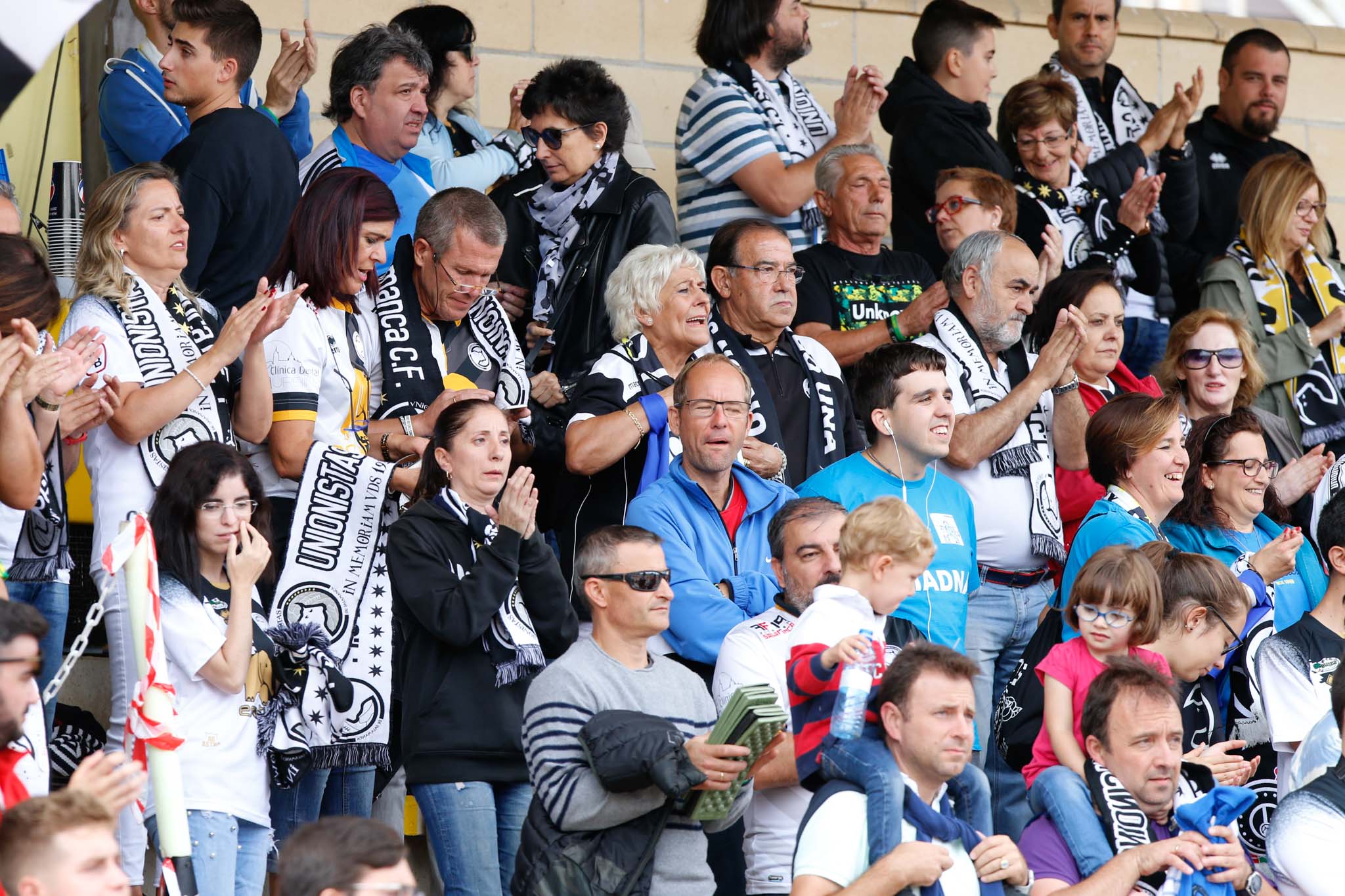 Fotos: El Unionistas estrena su casillero de puntos contra el Haro Deportivo