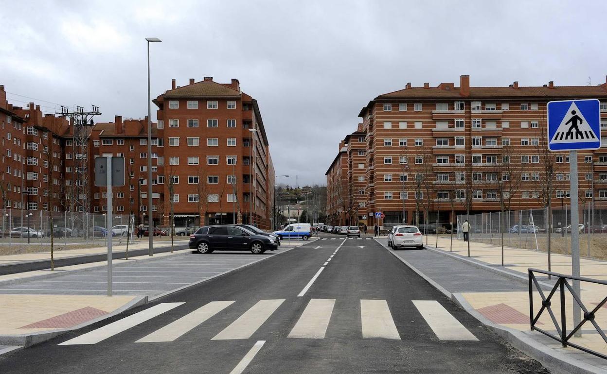 Imagen de archivo de la avenida de Burgos con el paseo del Obregón, a la altura de los terrenos de la antigua fábrica de Metales Extruidos en Valladolid.