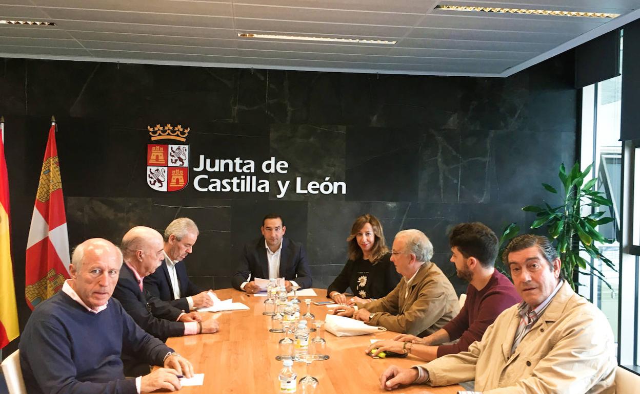 Reunión del jurado del Toro de Oro de la Feria Taurina de Salamanca.