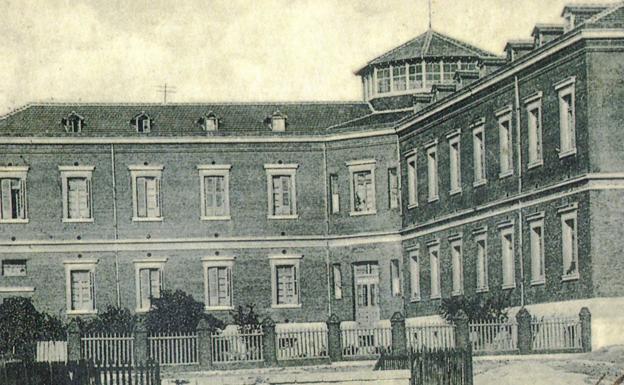 Hospital Provincial. Fachada del centro sanitario en 1905