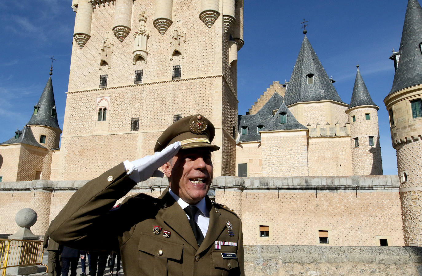 El nuevo director del archivo junto a su equipo. FOTO EL NORTE