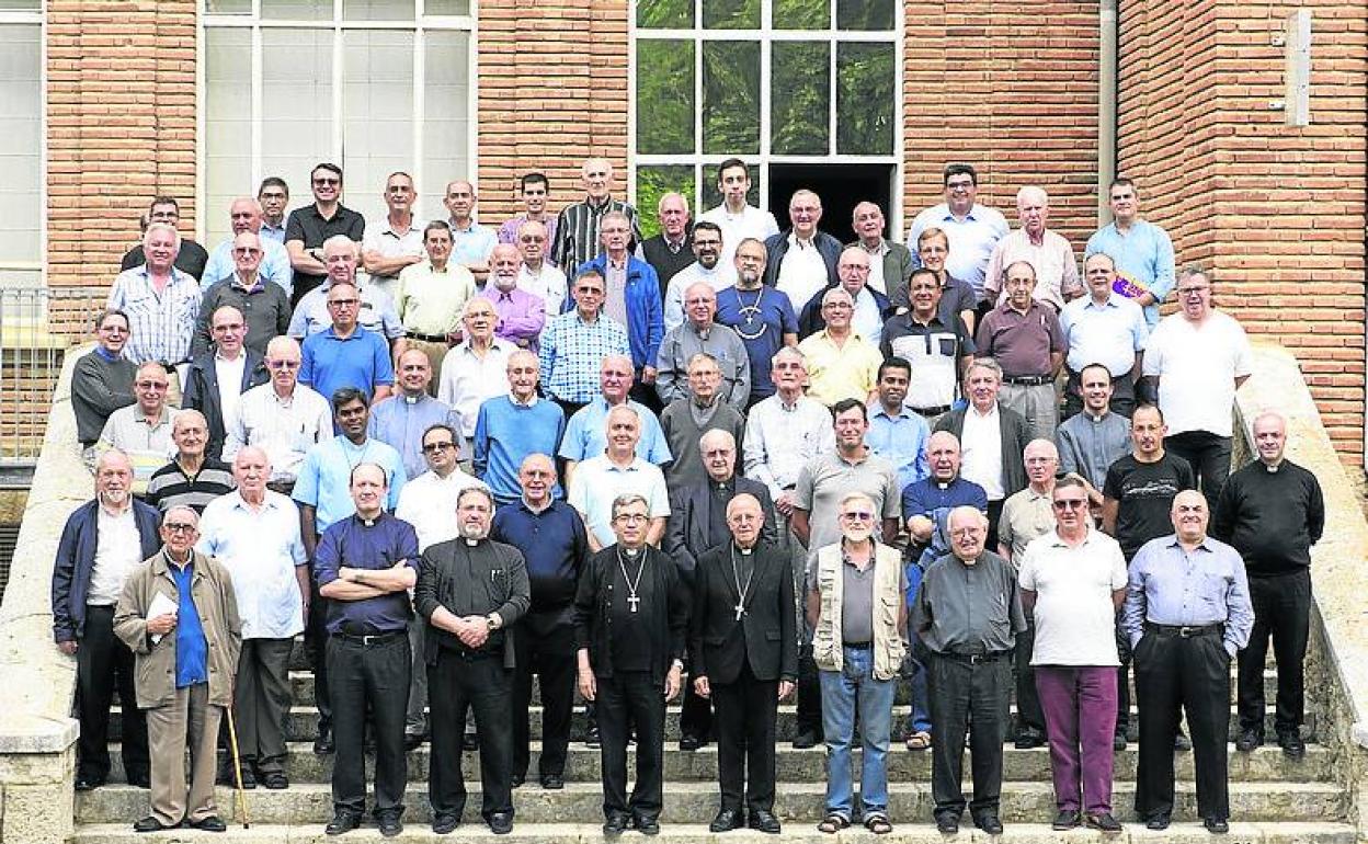 Foto de familia de los asistentes..