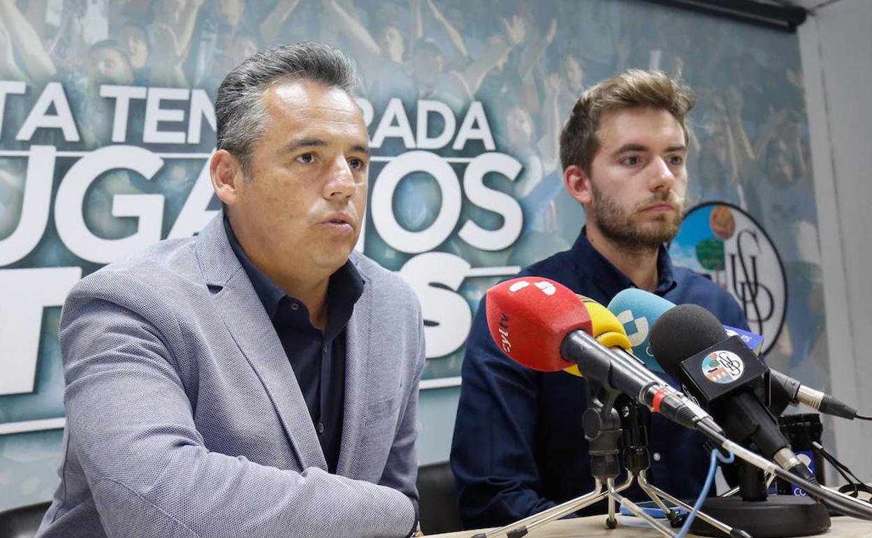 El presidente institucional del Salamanca CF UDS, Ulises Zurita, junto al entrenador Pablo Cortés. 