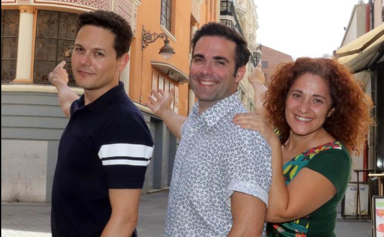 Desde la izquierda, Josep Ferré, Naím Thomas y Georgina Cort, delante del Carrión. 