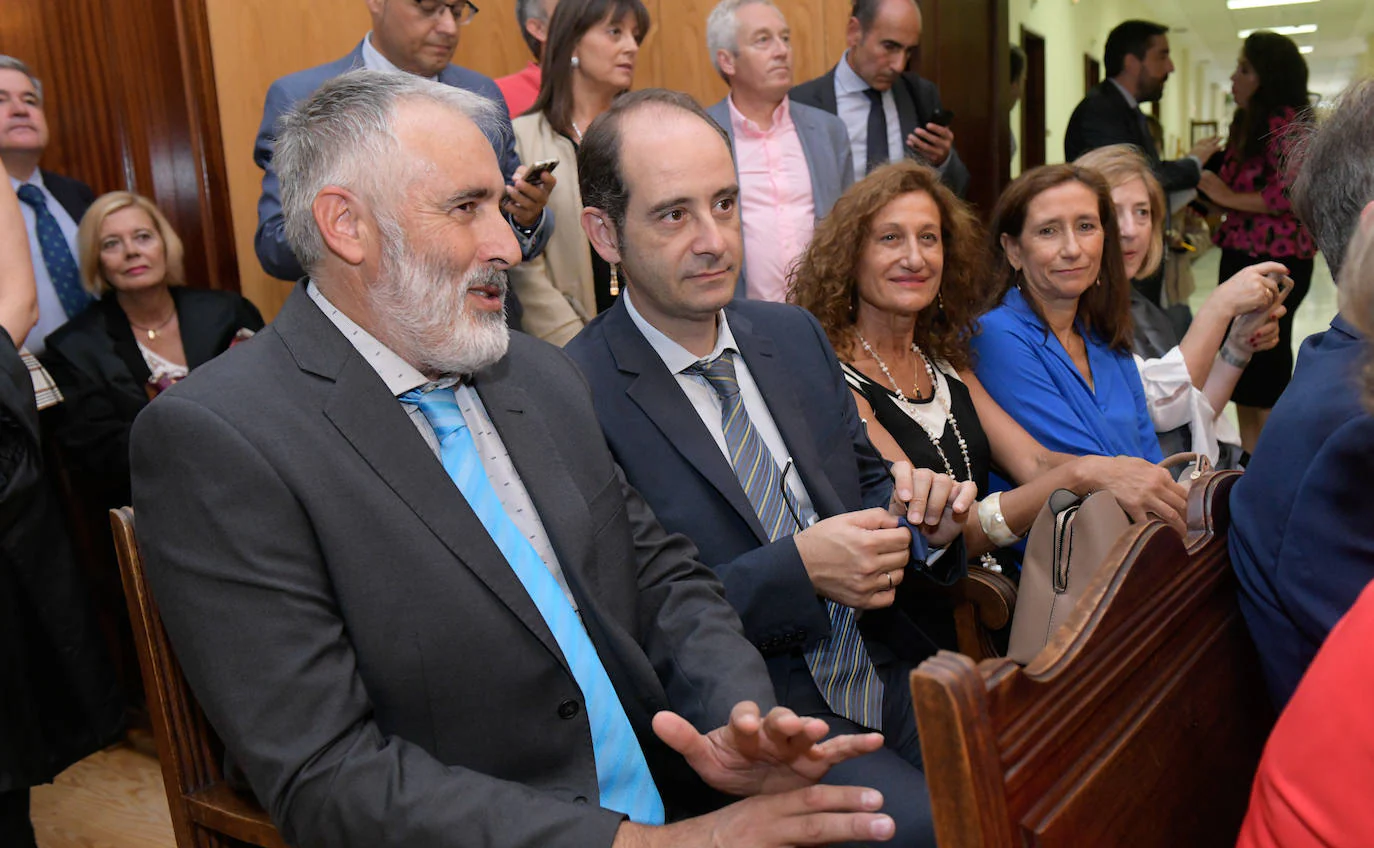 El nuevo presidente de la Audiencia Provincial de Valladolid, Javier Carranza, ha tomado posesión de su cargo este viernes mediante el juramento ante la Sala de Gobierno del Tribunal Superior de Justicia de Castilla y León