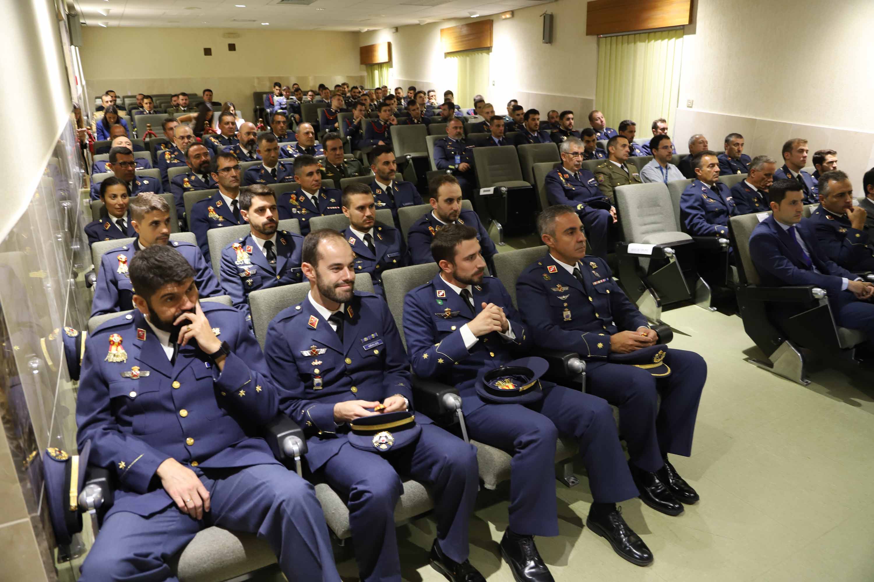 Inicio del curso en la Escuela de la Base de Matacán.