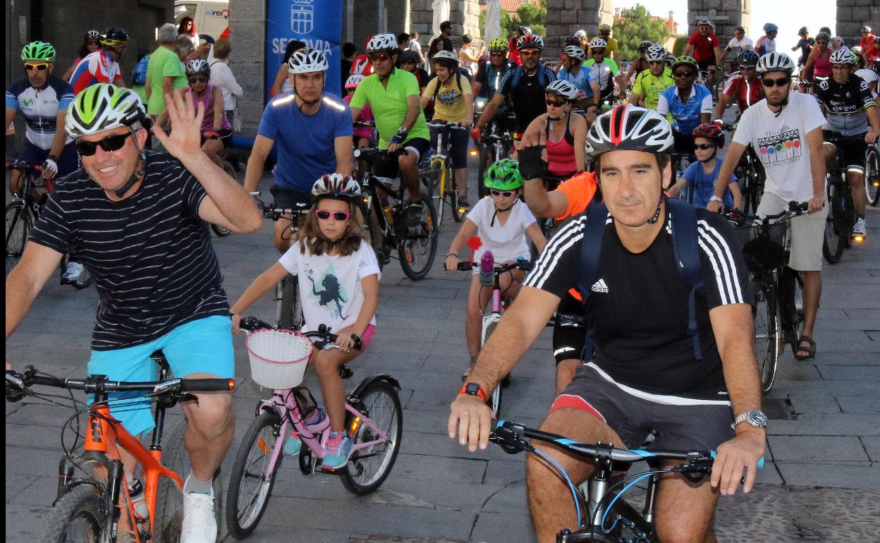 Participantes en la última edición de la marcha ciclista por el centro del alzhéimer. 