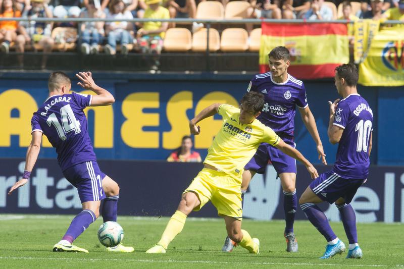 El Villarreal se llevó los tres puntos en juego (2-0) ante el Real Valladolid en La Cerámica en un duelo en el que la mayor ambición local, especialmente en la segunda parte, le dio sus frutos ante un rival que estuvo bien en defensa pero al que le faltó algo más en ataque.