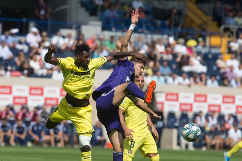 El Villarreal se llevó los tres puntos en juego (2-0) ante el Real Valladolid en La Cerámica en un duelo en el que la mayor ambición local, especialmente en la segunda parte, le dio sus frutos ante un rival que estuvo bien en defensa pero al que le faltó algo más en ataque.