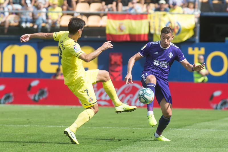 El Villarreal se llevó los tres puntos en juego (2-0) ante el Real Valladolid en La Cerámica en un duelo en el que la mayor ambición local, especialmente en la segunda parte, le dio sus frutos ante un rival que estuvo bien en defensa pero al que le faltó algo más en ataque.