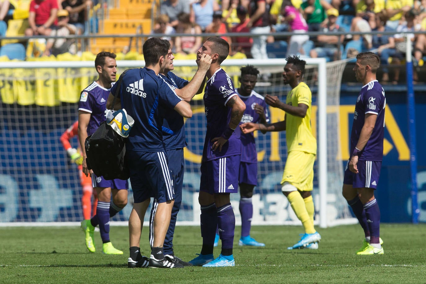 El Villarreal se llevó los tres puntos en juego (2-0) ante el Real Valladolid en La Cerámica en un duelo en el que la mayor ambición local, especialmente en la segunda parte, le dio sus frutos ante un rival que estuvo bien en defensa pero al que le faltó algo más en ataque.