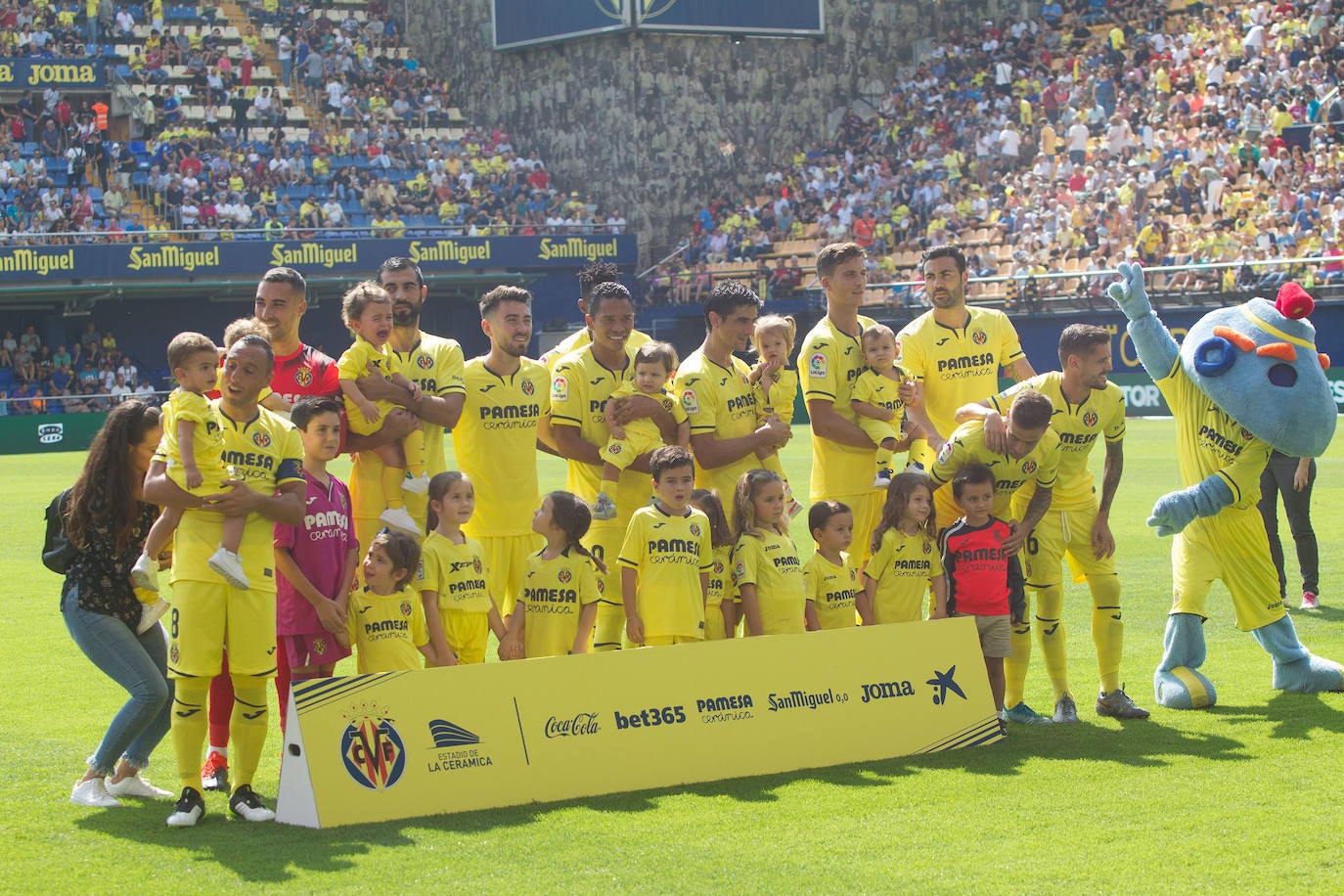 El Villarreal se llevó los tres puntos en juego (2-0) ante el Real Valladolid en La Cerámica en un duelo en el que la mayor ambición local, especialmente en la segunda parte, le dio sus frutos ante un rival que estuvo bien en defensa pero al que le faltó algo más en ataque.