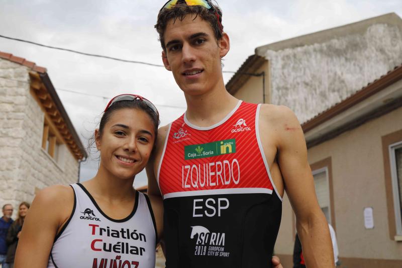 Fotos: Un centenar de atletas desafían a la lluvia en Valbuena (1/2)