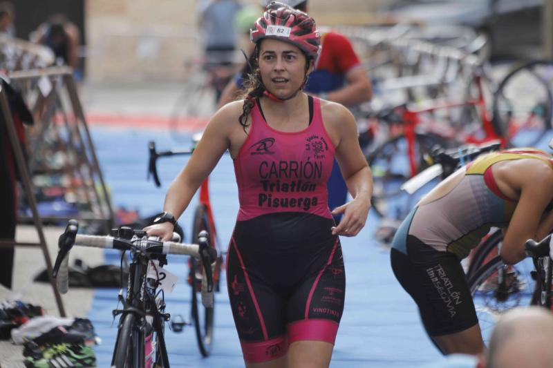 Fotos: Un centenar de atletas desafían a la lluvia en Valbuena (1/2)