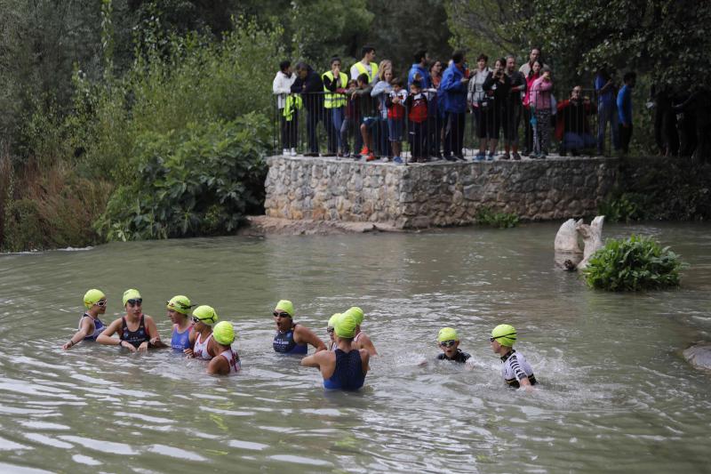Fotos: Un centenar de atletas desafían a la lluvia en Valbuena de Duero (1/2)