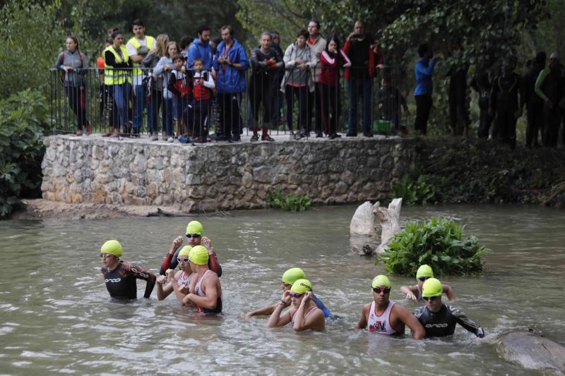 Fotos: Un centenar de atletas desafían a la lluvia en Valbuena de Duero (1/2)