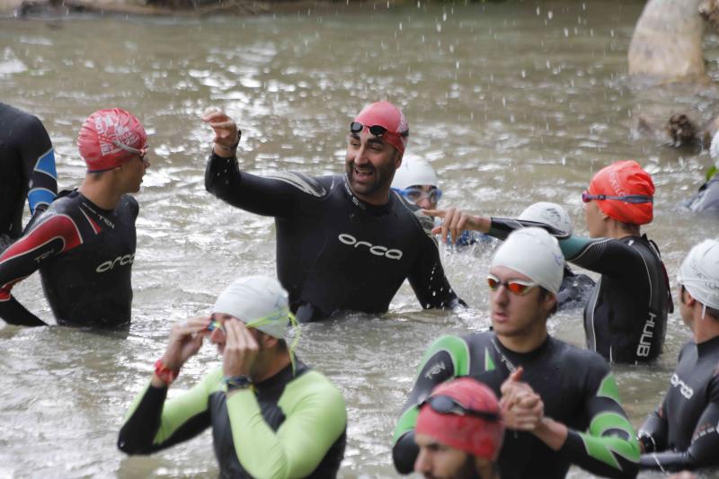 Fotos: Un centenar de atletas desafían a la lluvia en Valbuena de Duero (1/2)