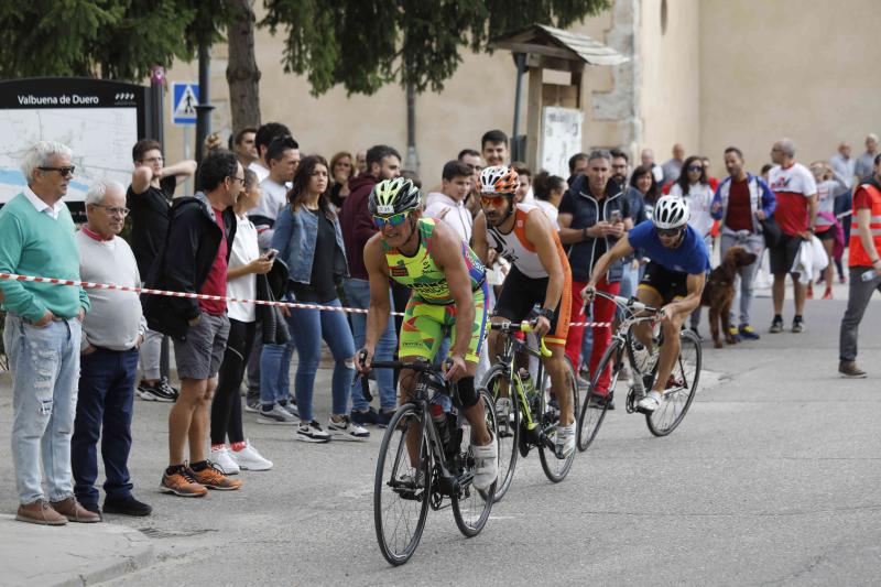 Fotos: Un centenar de atletas desafían a la lluvia en Valbuena de Duero (1/2)