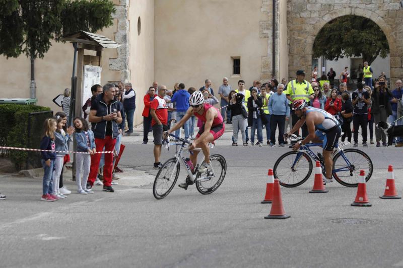 Fotos: Un centenar de atletas desafían a la lluvia en Valbuena de Duero (1/2)