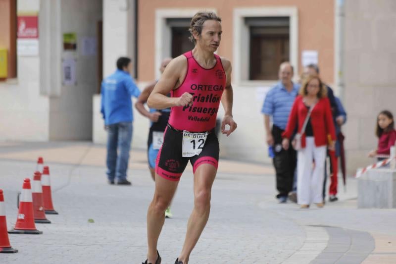 Fotos: Un centenar de atletas desafían a la lluvia en Valbuena de Duero (1/2)