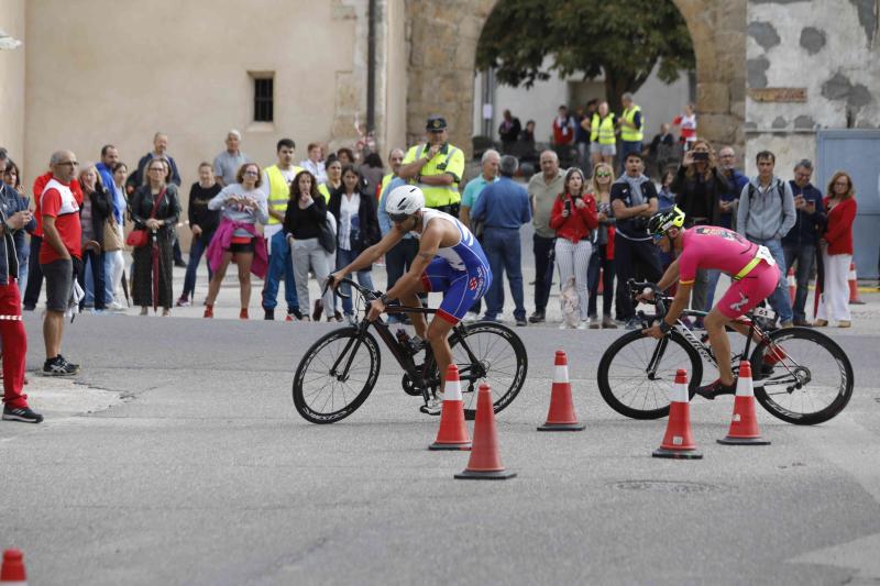 Fotos: Un centenar de atletas desafían a la lluvia en Valbuena de Duero (1/2)