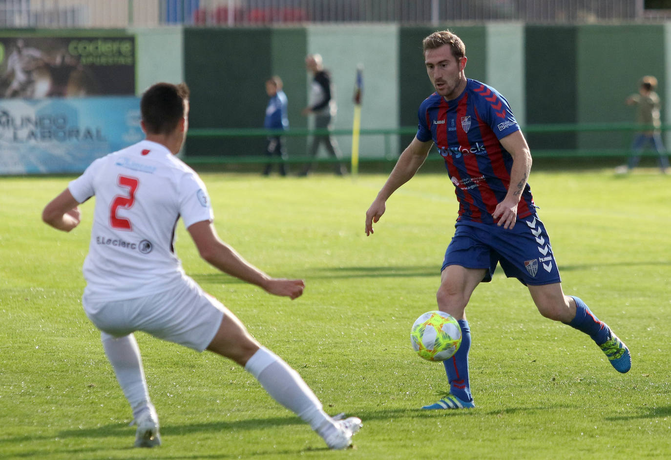 Encuentro entre la Gimnástica Segoviana y el Santa Marta.