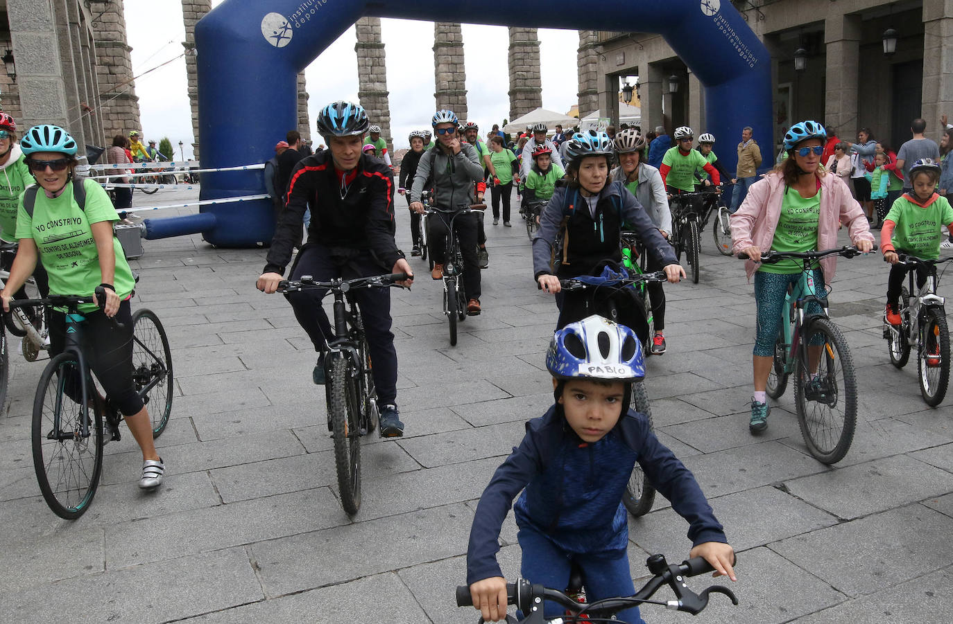 Fotos: Marcha ciclista organizada por la Asociacion contra el Alzheimer de Segovia