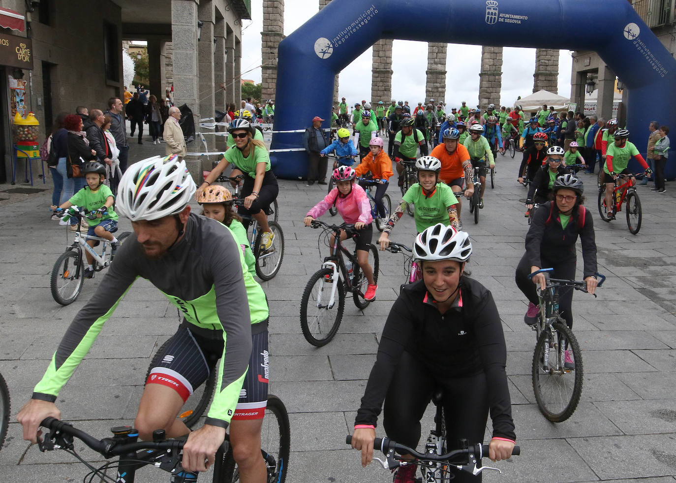 Fotos: Marcha ciclista organizada por la Asociacion contra el Alzheimer de Segovia