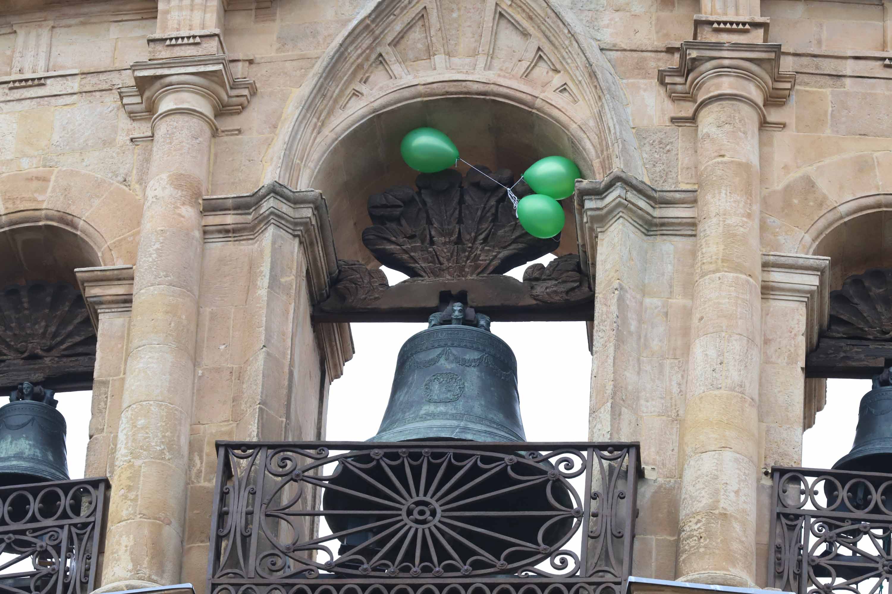 Fotos: Suelta de globos con motivo del Día Mundial del Alzheimer en Salamanca
