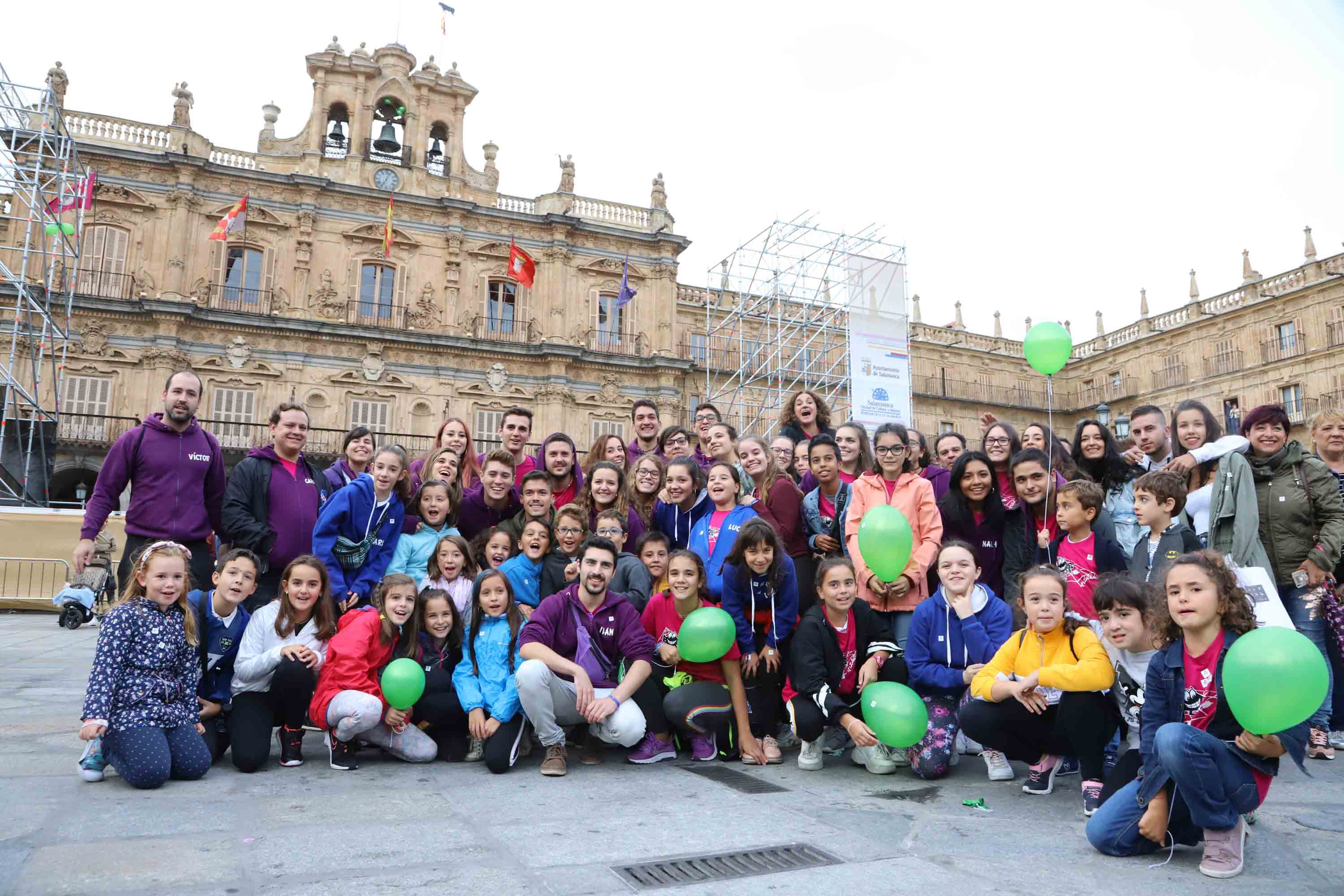 Fotos: Suelta de globos con motivo del Día Mundial del Alzheimer en Salamanca