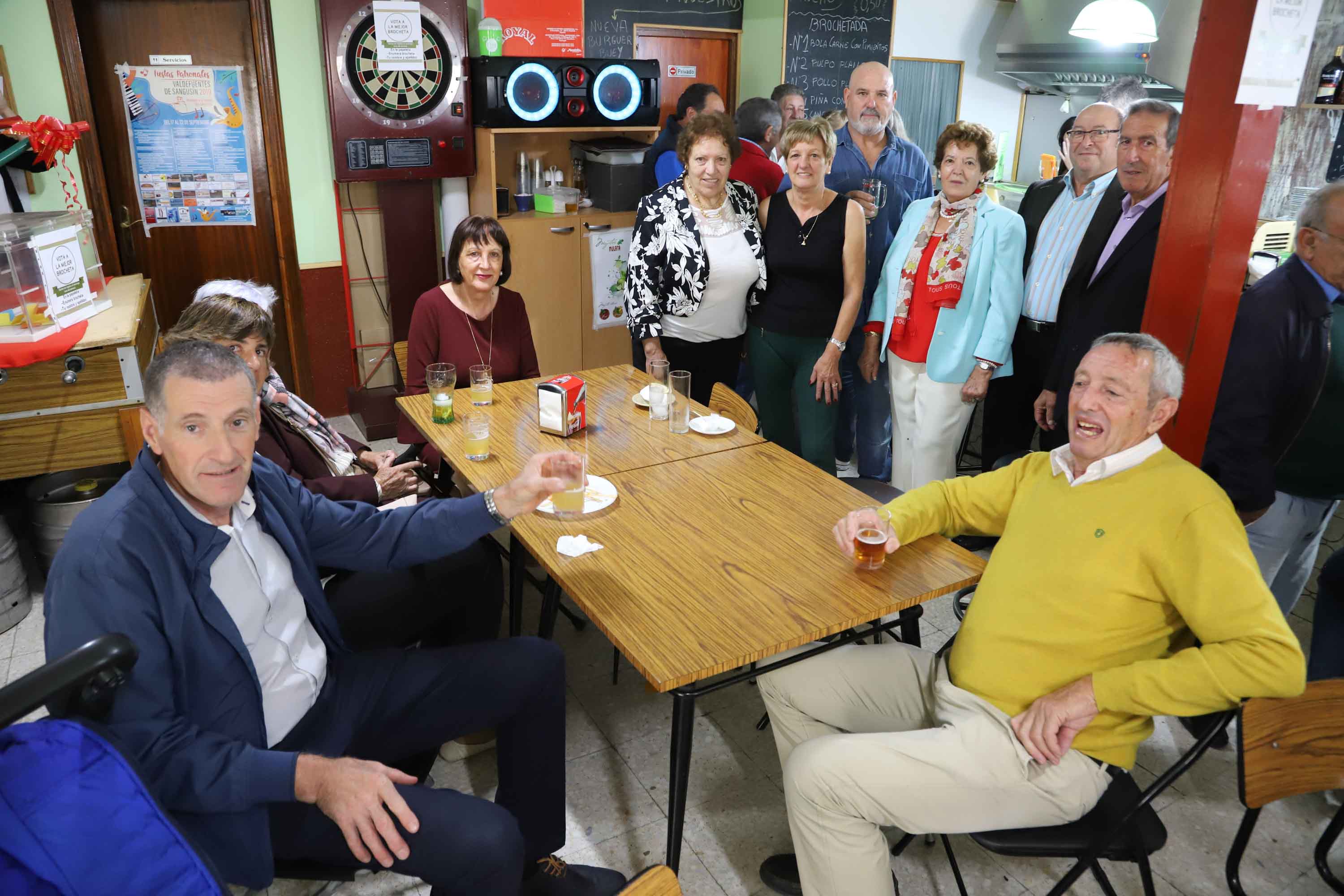 Última jornada festiva en Valdefuentes de Sangusín con degustación y comida popular.