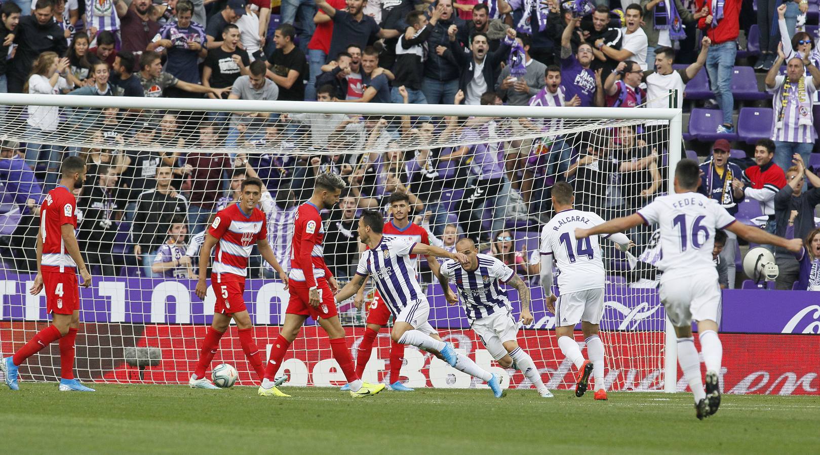 Óscar Plano adelantó al Real Valladolid después de una gran jugada llevada por Nacho, Guardiola y Toni Villa y empató Carlos Fernández