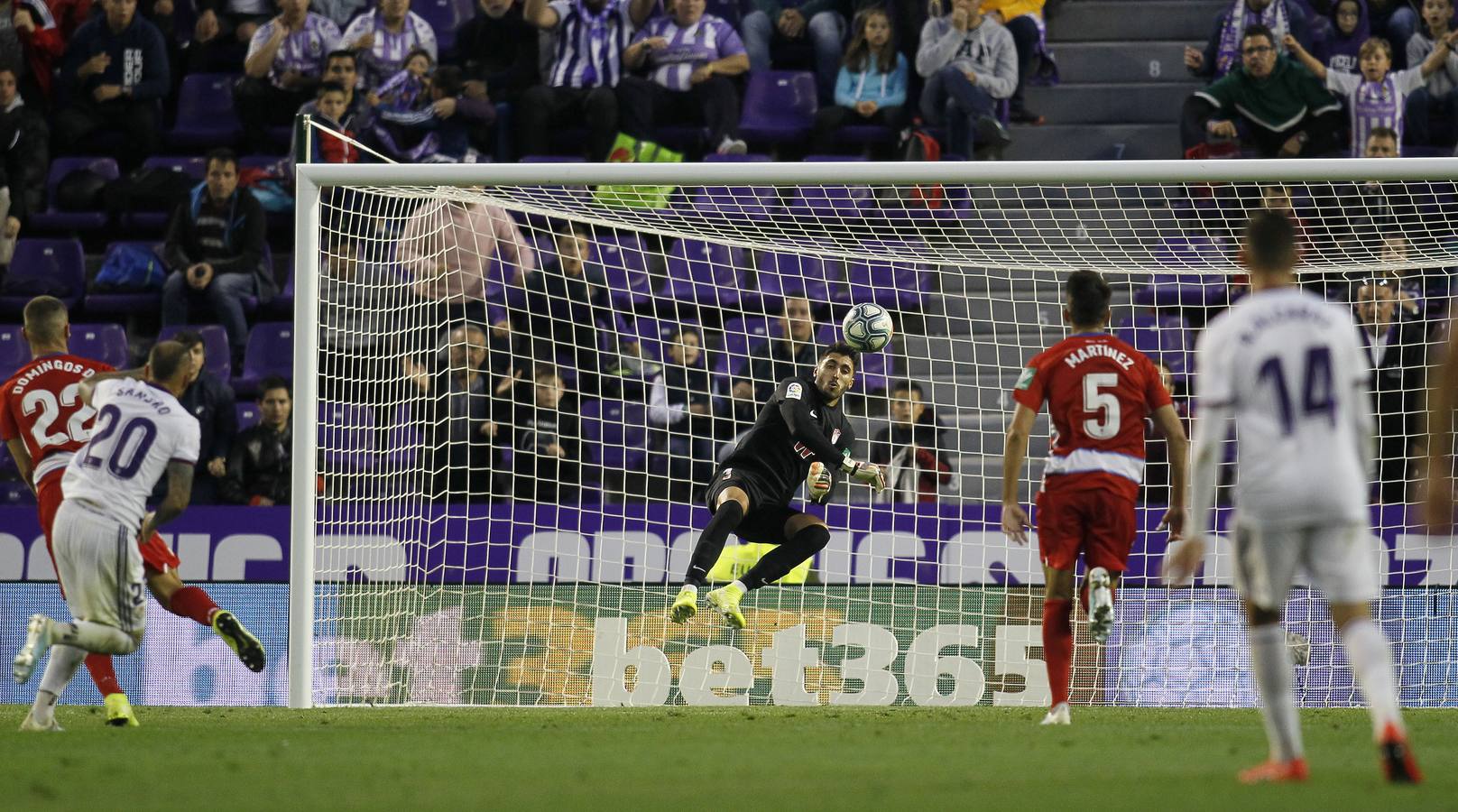 Óscar Plano adelantó al Real Valladolid después de una gran jugada llevada por Nacho, Guardiola y Toni Villa y empató Carlos Fernández
