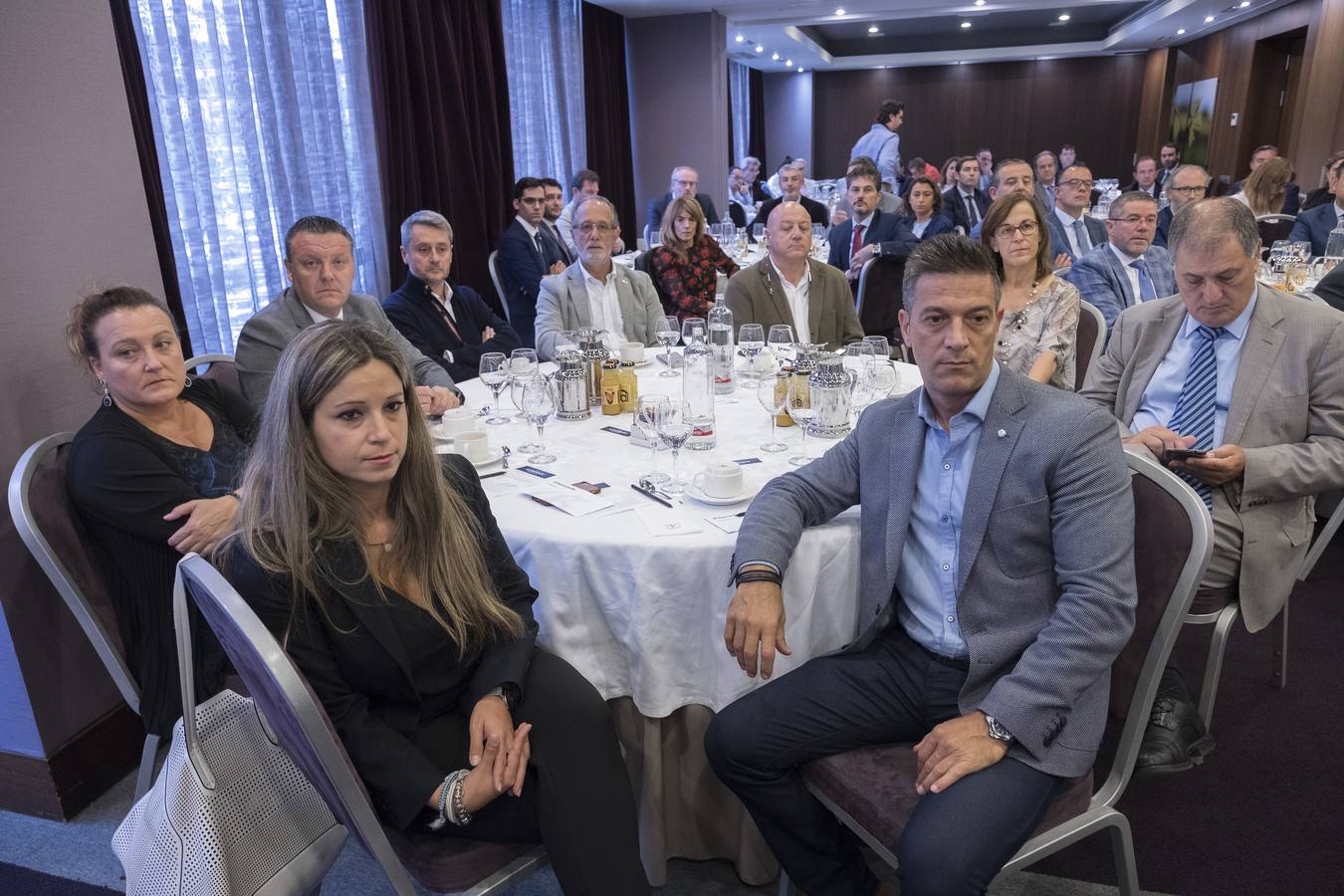 Ante un nutrido auditorio, el economista y presidente de Freemarket Corporate Intelligence ha pintado un panorama sombrío para nuestro país, porque «desde 2015 no hay política fiscal ni reformas estructurales»