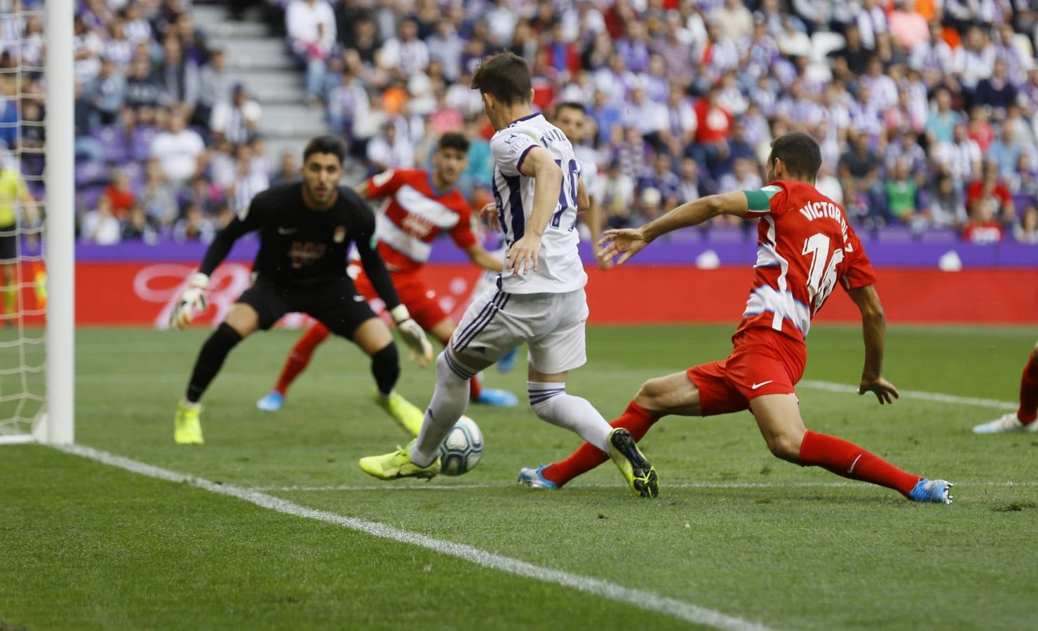 Óscar Plano adelantó al Real Valladolid después de una gran jugada llevada por Nacho, Guardiola y Toni Villa y empató Carlos Fernández