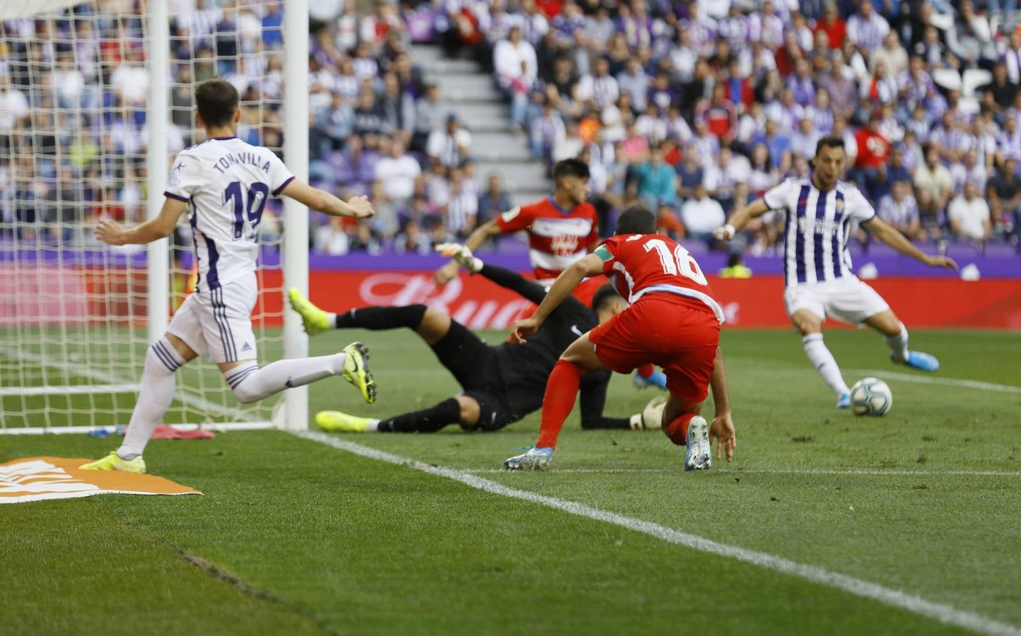 Óscar Plano adelantó al Real Valladolid después de una gran jugada llevada por Nacho, Guardiola y Toni Villa y empató Carlos Fernández