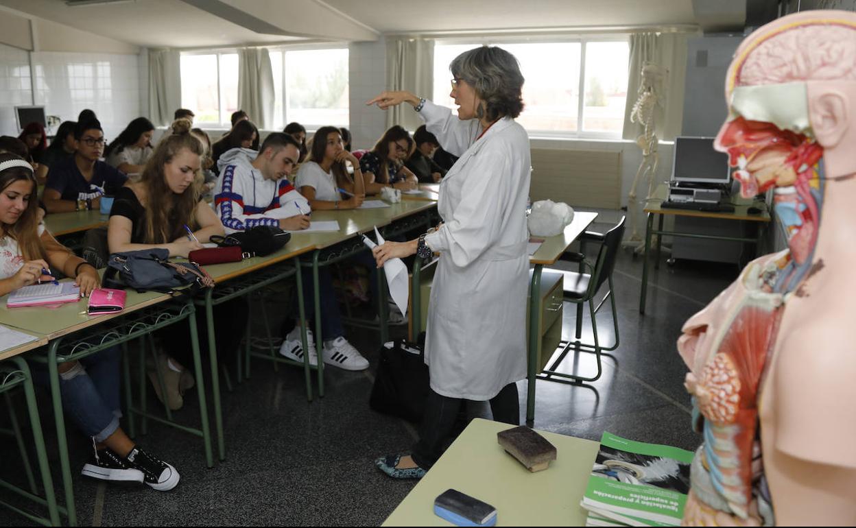 Primera clase ayer del primer año del Grado Superior de Laboratorio y Biomédico. 