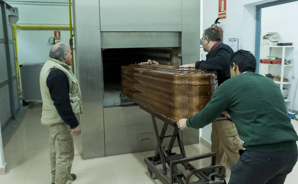 Incineración en el cementerio de Las Contiendas. 