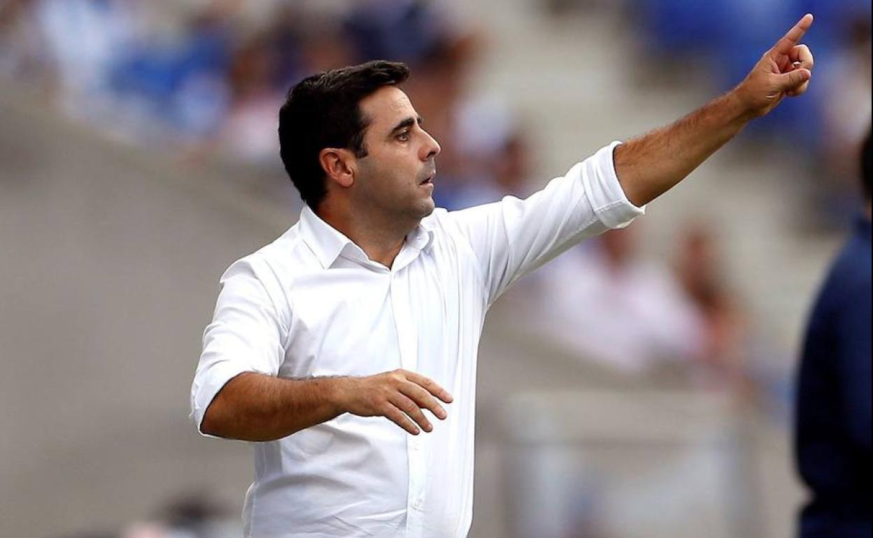 David Gallego da instrucciones en el encuentro ante la Real. 