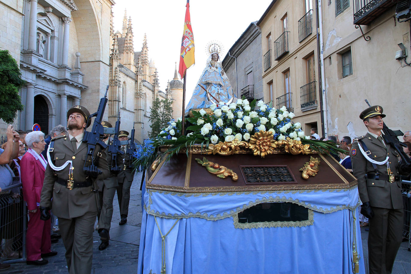 Finaliza la solemne novena de la patrona de Segovia, que ha sido acompañada por miles de segovianos en el traslado desde la Catedral
