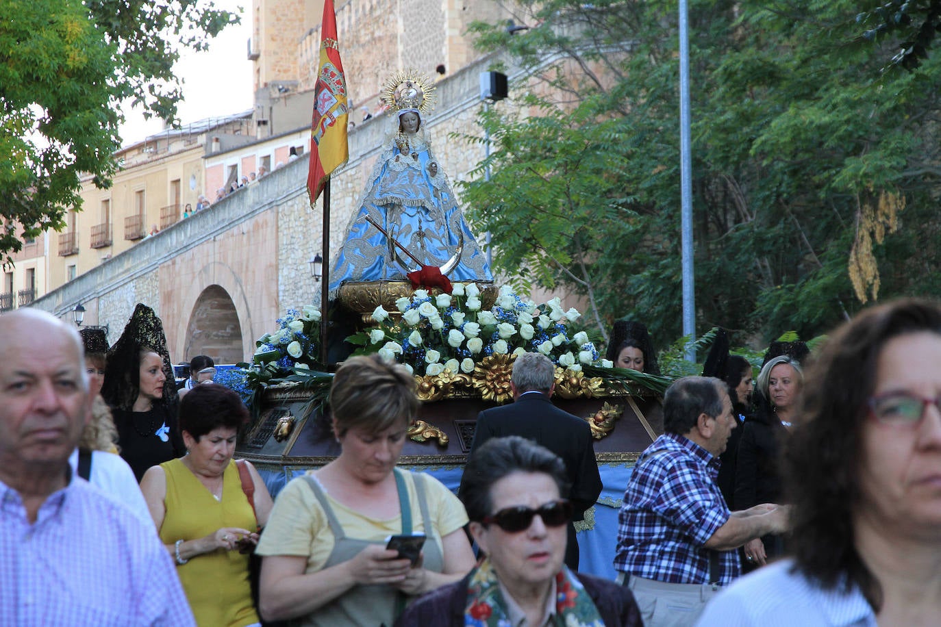 El fervor popular acompañó a la patrona de Segovia.